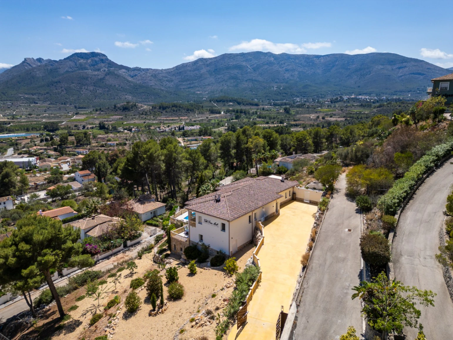 For sale in Alcalali: Modern and elegant