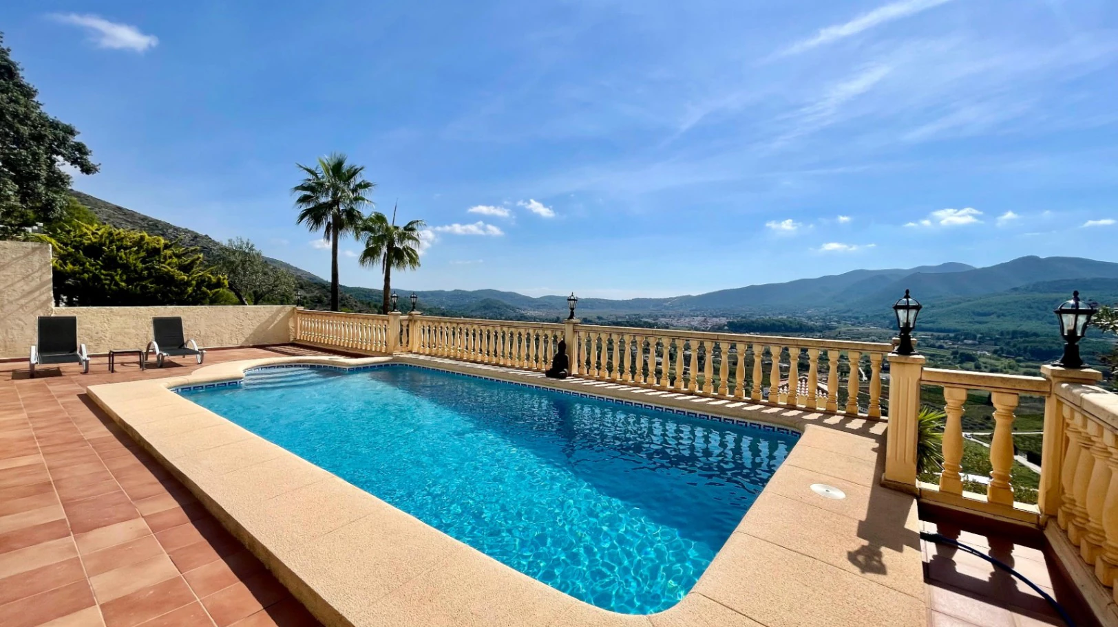 Villa for sale in Jalon: Spectacular, south-facing valley views