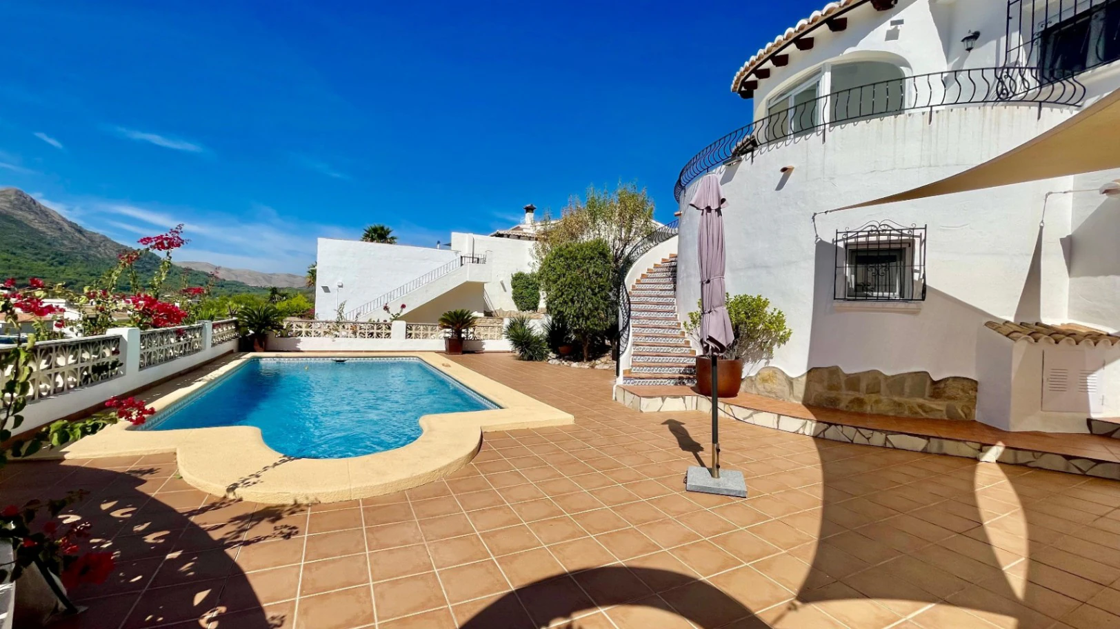 Villa for sale in Murla: Sought-after location, separate apartment