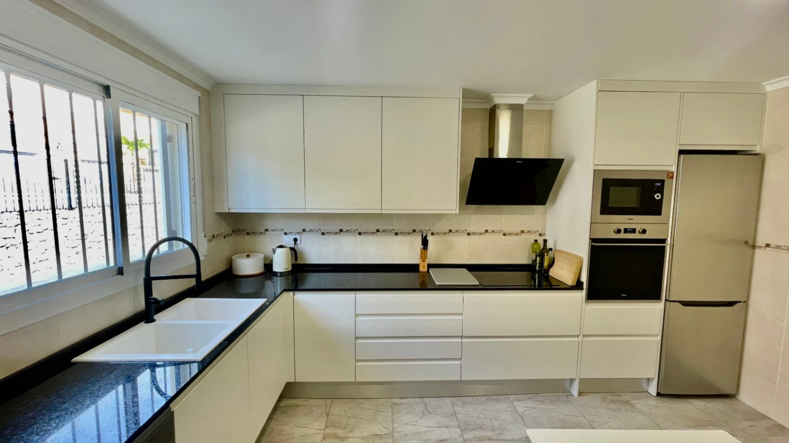 Modern townhouse for sale in Murla: Luxury, contemporary