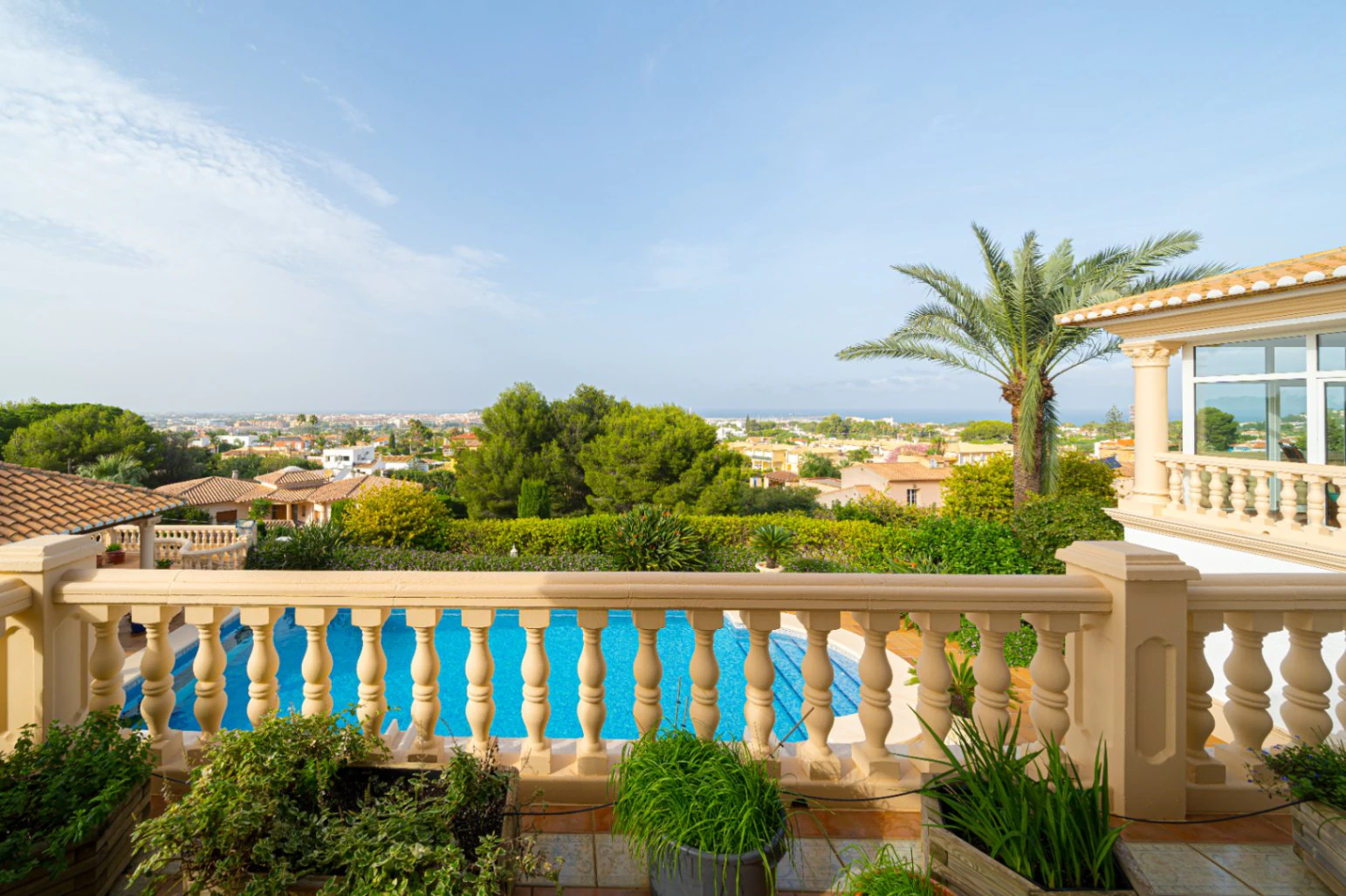 Villa for sale in Denia: Classic and elegant