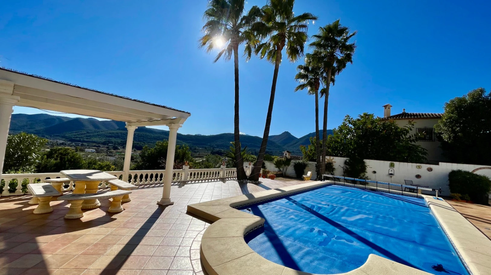 Villa for sale in Jalon: Frontline with spectacular south-facing views