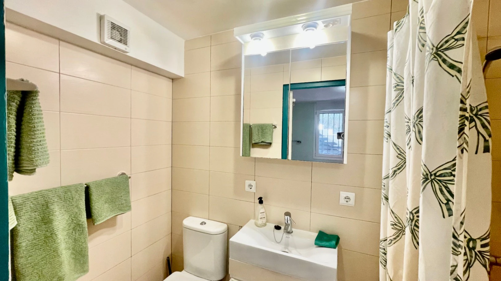 Villa for sale in Jalon: South-facing, separate guest apartment