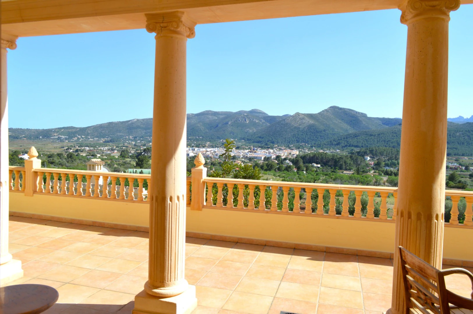 Villa for sale in Jalon: Unique, very private