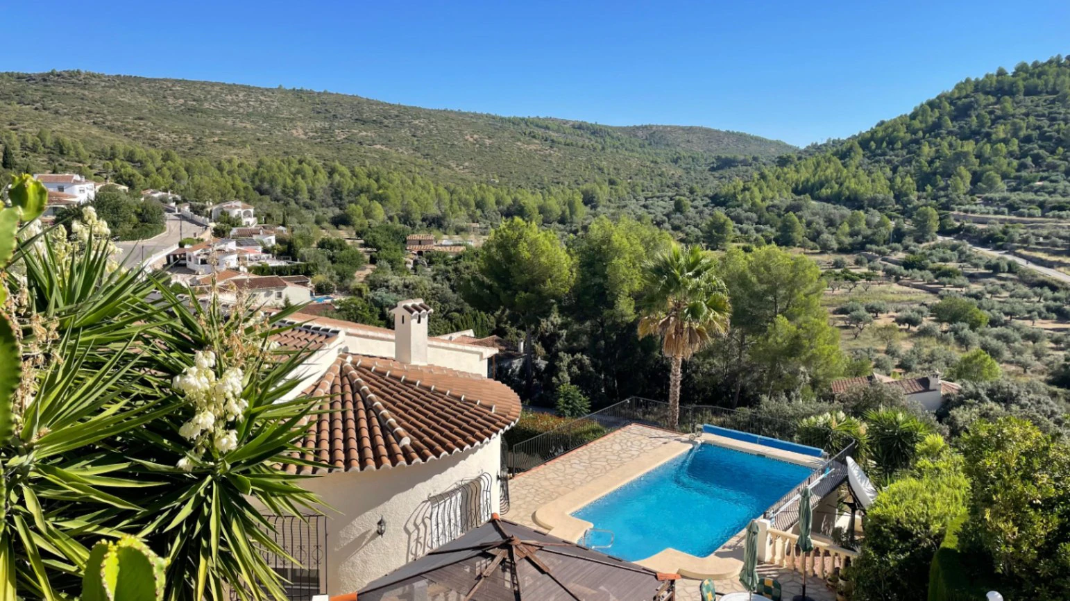 Villa for sale in Alcalali: Fabulous views, separate apartment