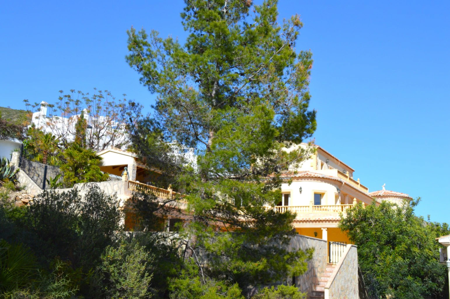 Villa for sale in Jalon: Unique, very private