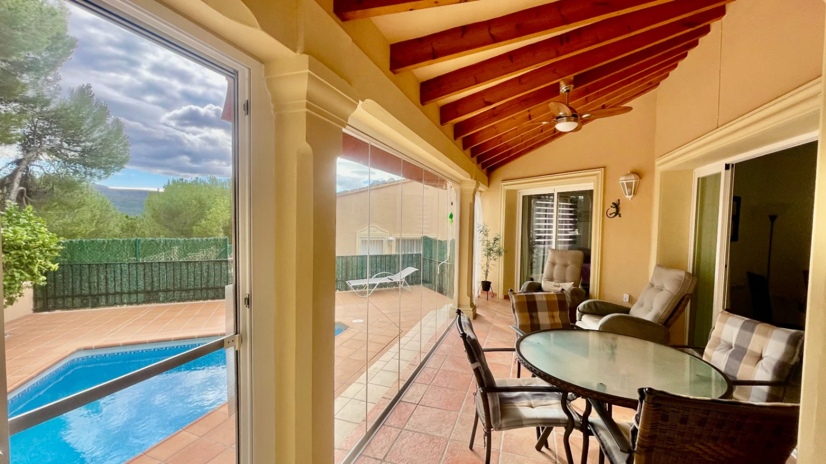 Villa for sale in Alcalali: South-facing, private