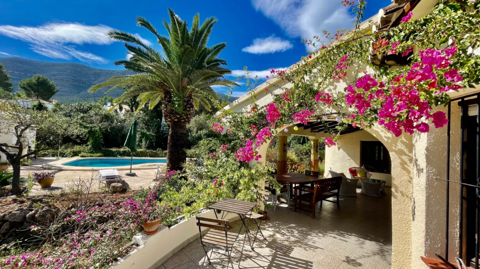 Villa for sale in Parcent: Charming, sought-after area
