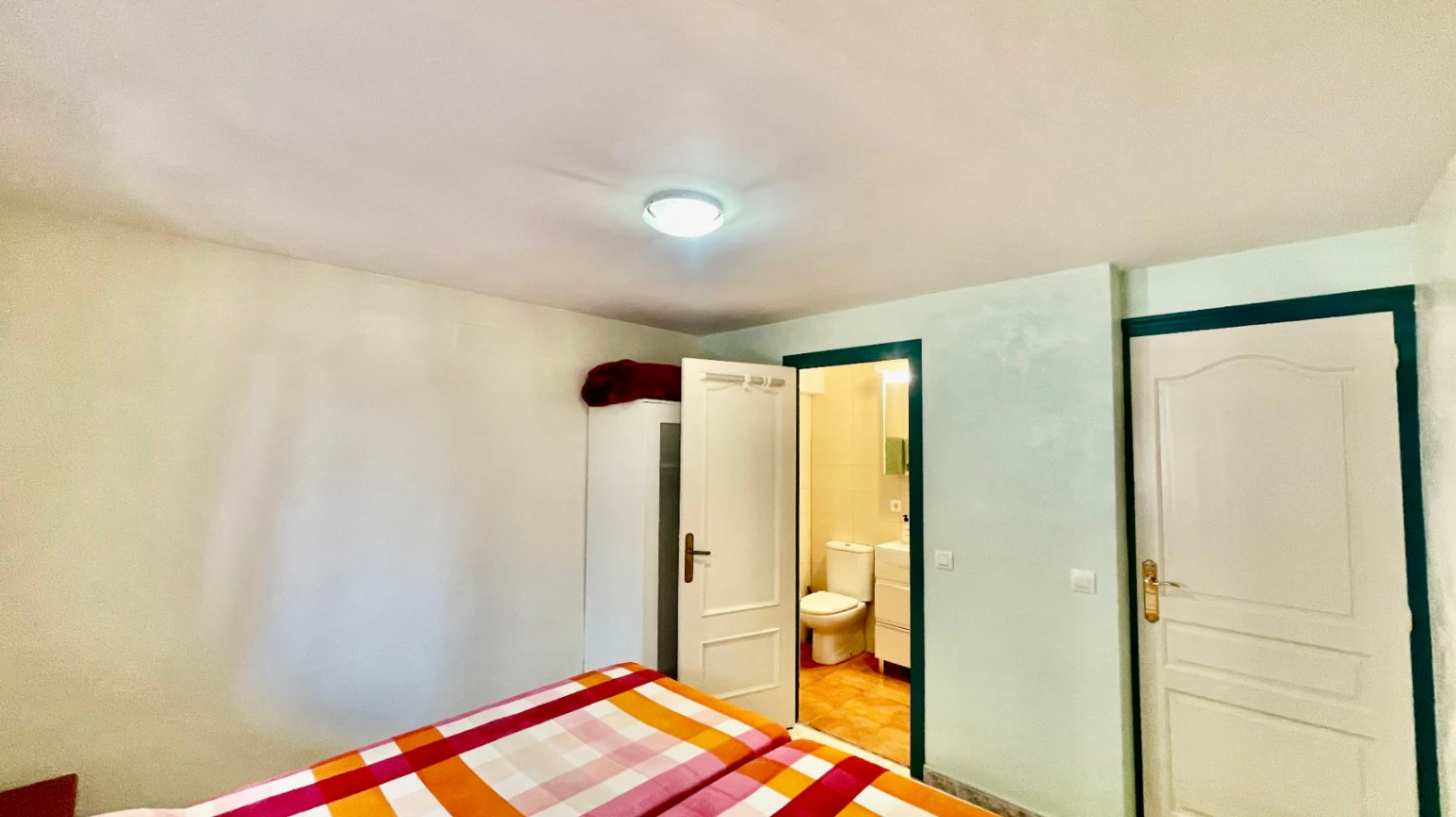 Villa for sale in Jalon: South-facing, separate guest apartment