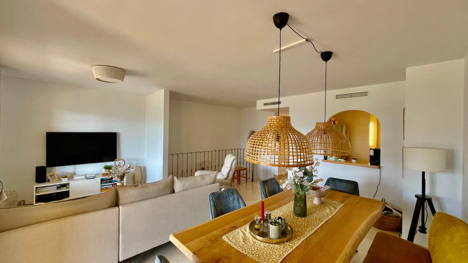 Modern townhouse for sale in Jalon: luxurious, stylish