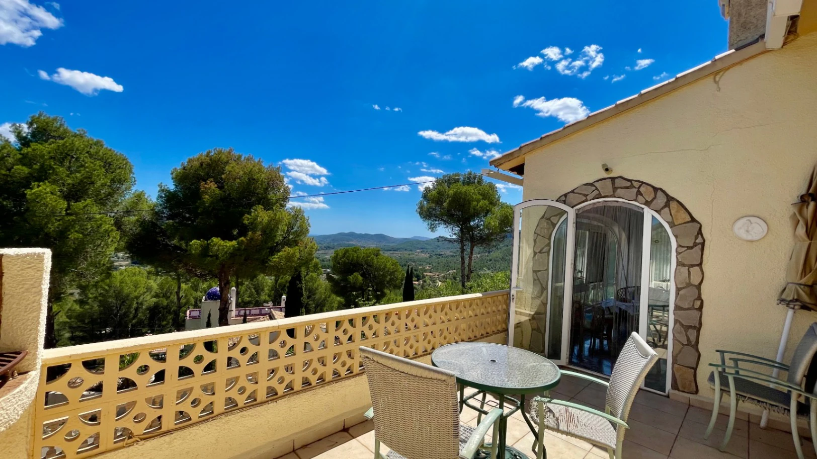 Villa for sale in Parcent: Private, corner plot