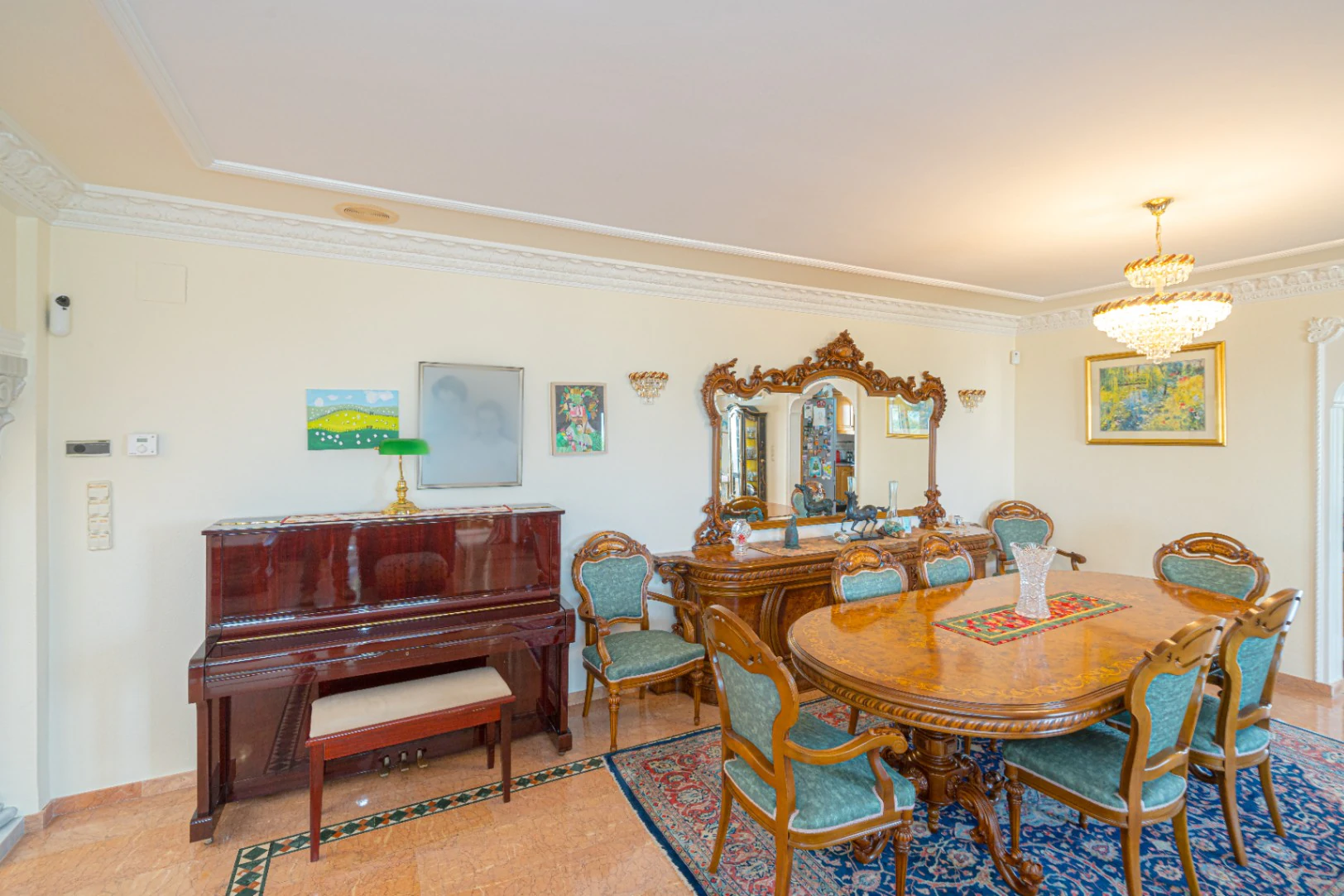 Villa for sale in Denia: Classic and elegant