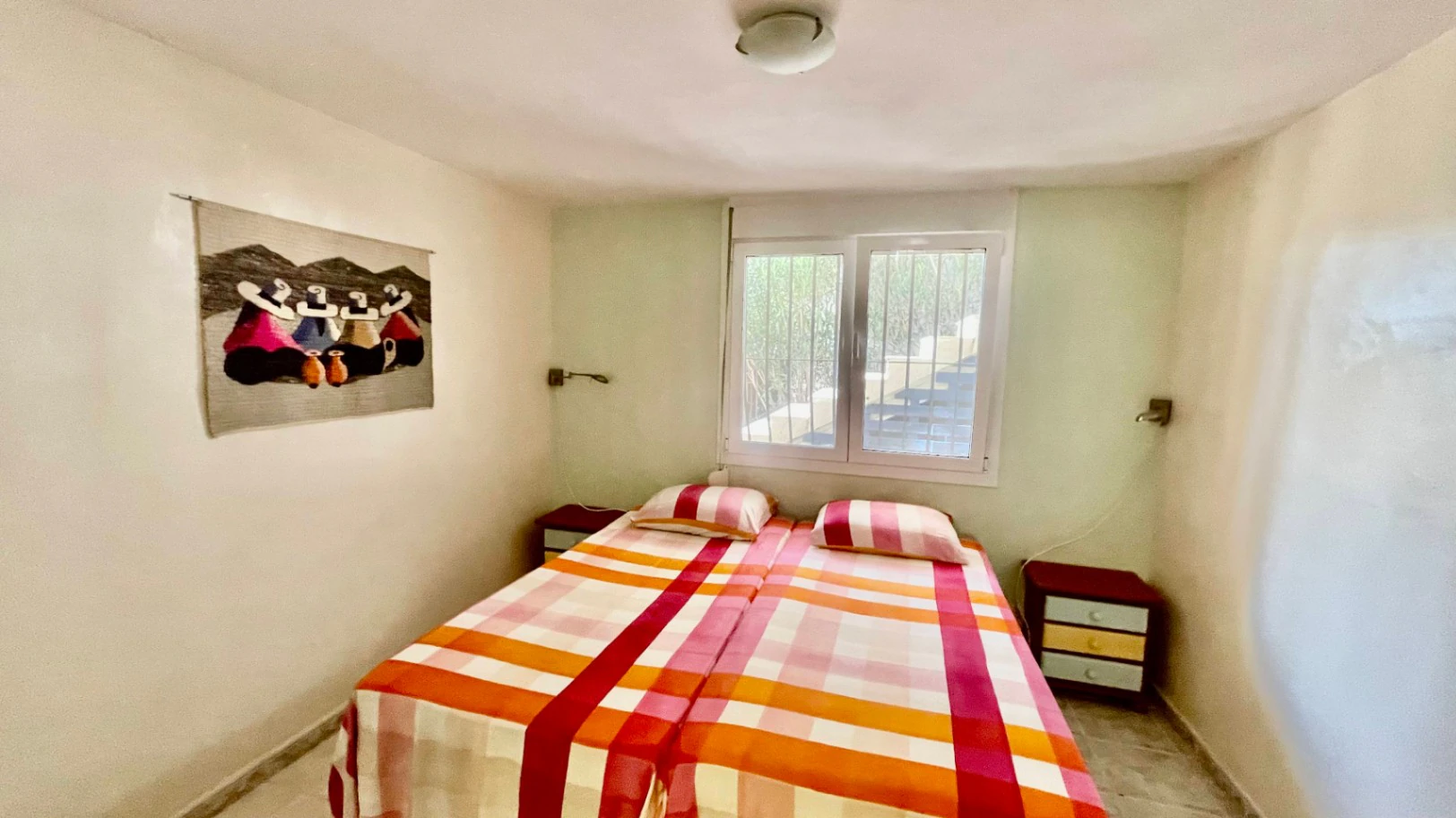 Villa for sale in Jalon: South-facing, separate guest apartment