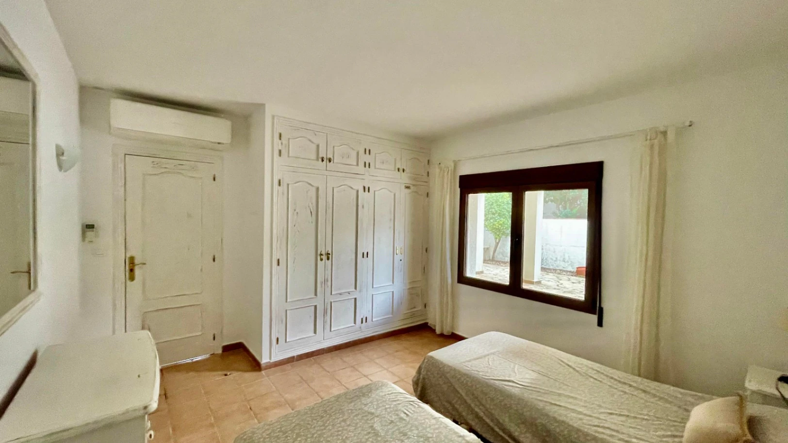 Villa for sale in Jalon: Frontline with spectacular south-facing views