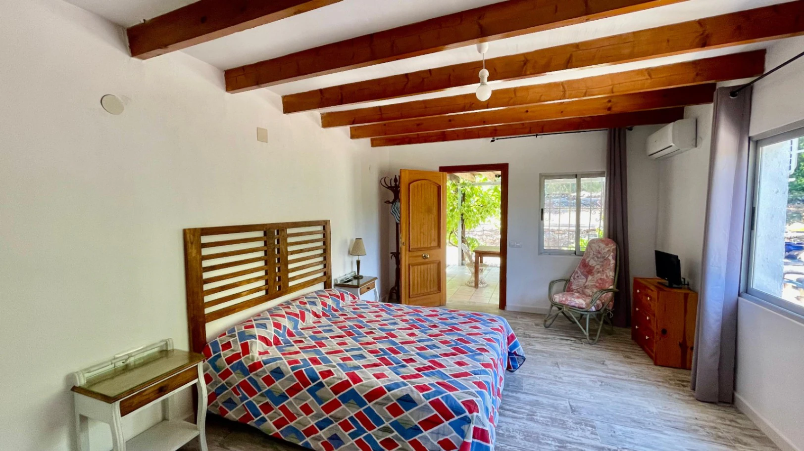 Country house for sale in Parcent: large plot, tranquil escape