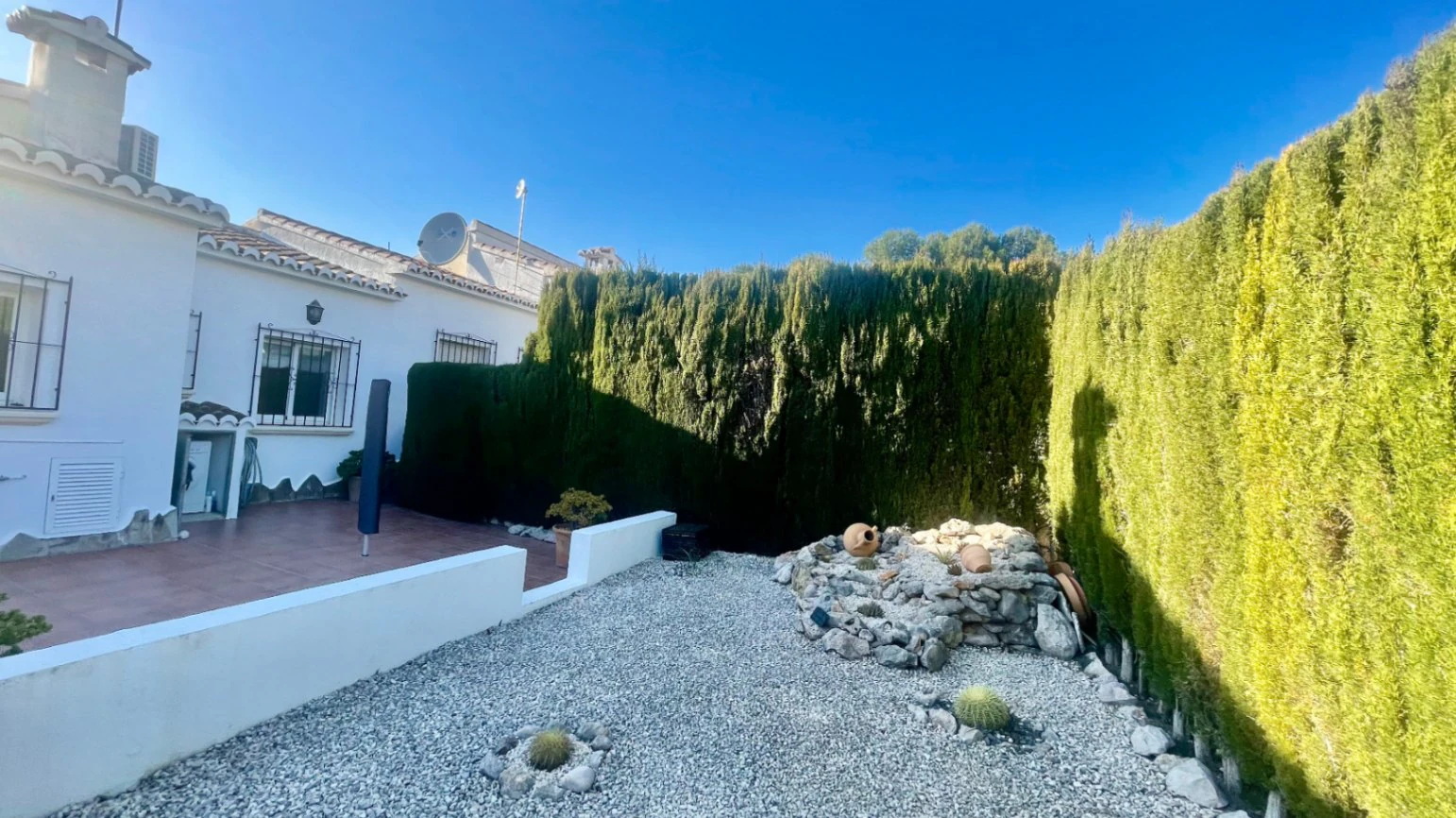 Halfvrijstaande bungalow te koop in Murla: Elegant, op hoekperceel
