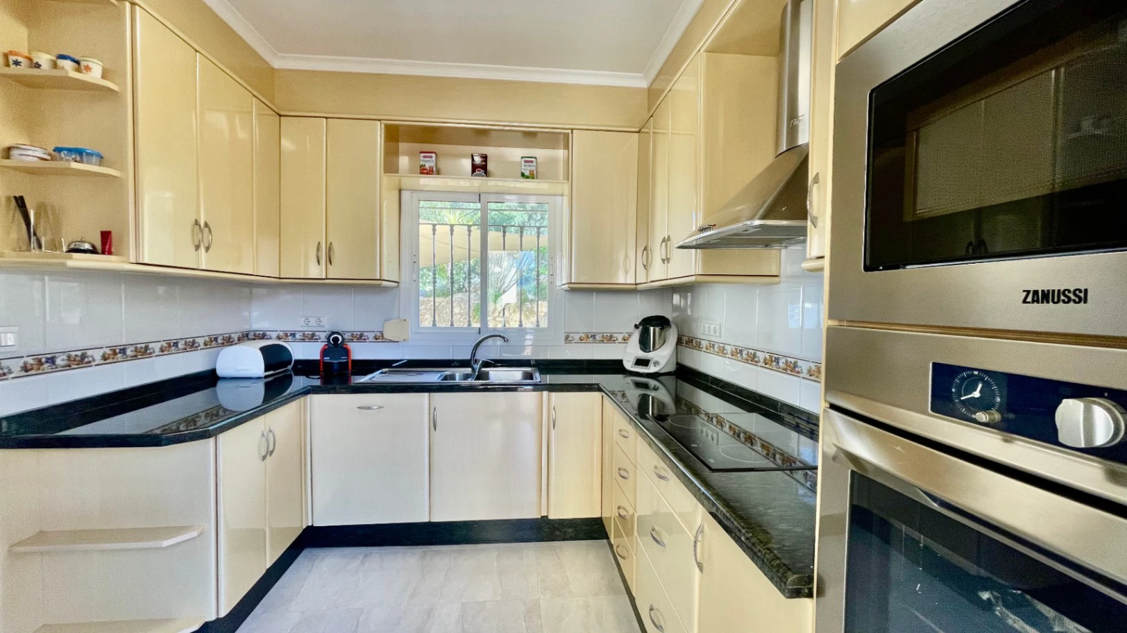 Villa for sale in Orba: Luxury & elegant