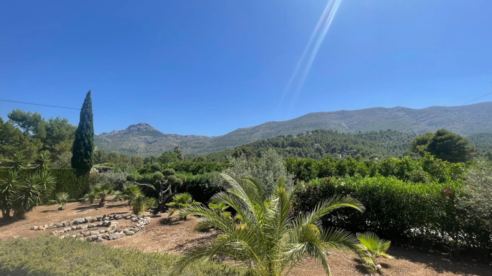 For sale in Parcent: Villa on a flat plot of 1346m2