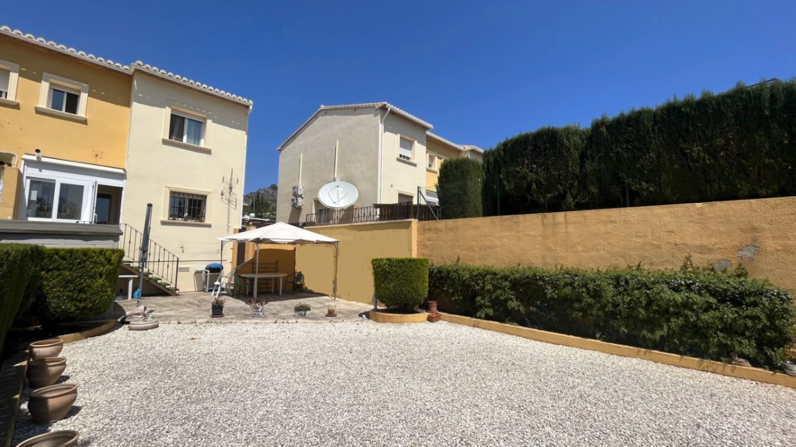 Modern, semi-detached, excellent location