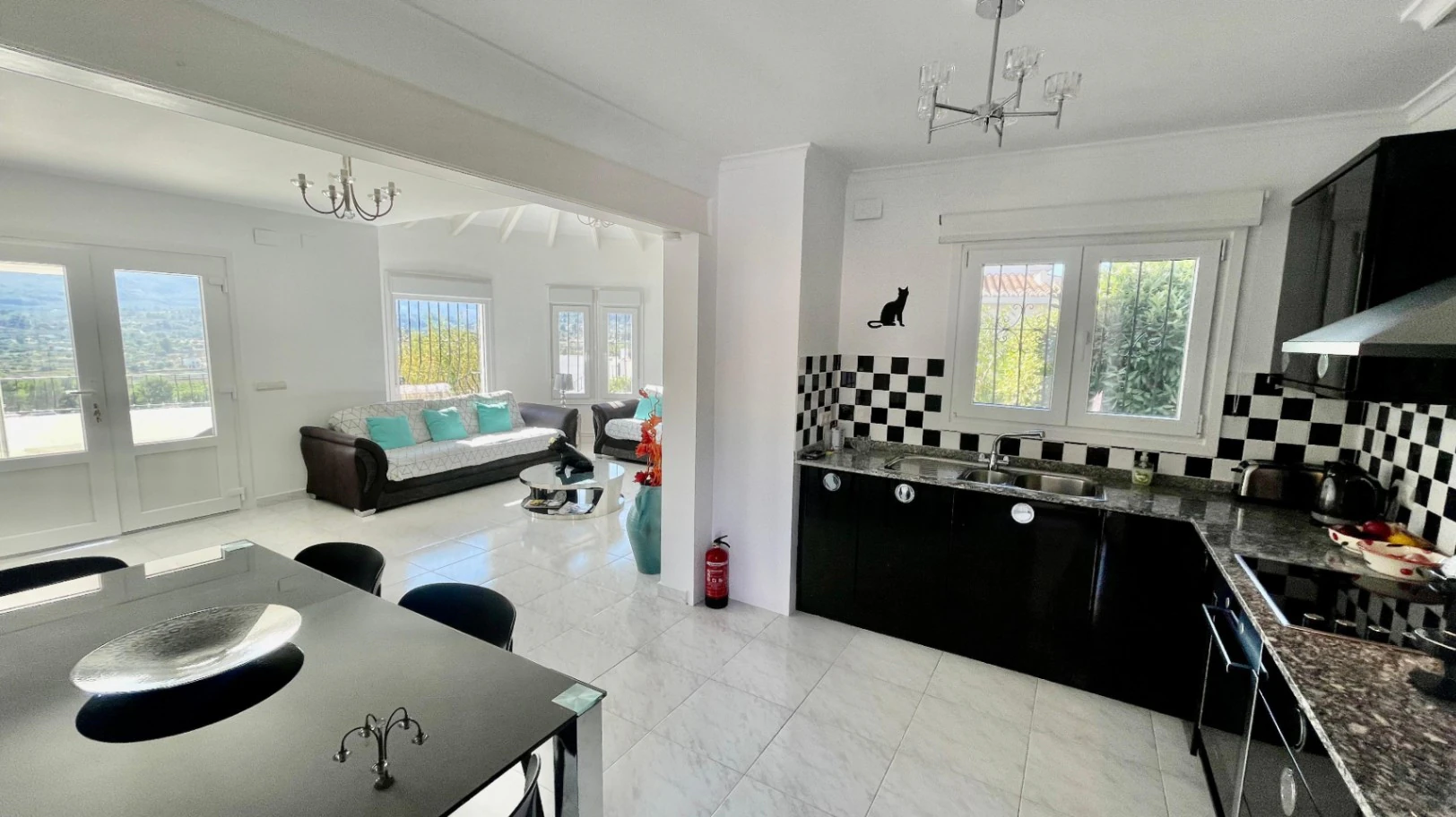 Villa for sale in Murla: Sought-after location, separate apartment