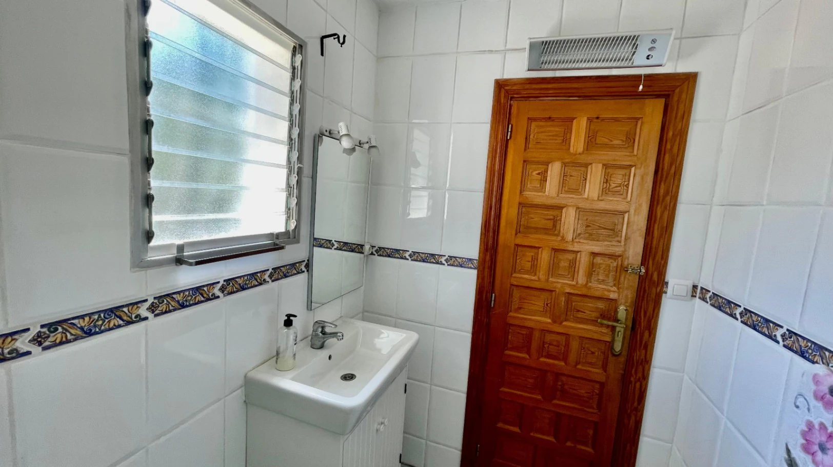 Country house for sale in Parcent: large plot, tranquil escape