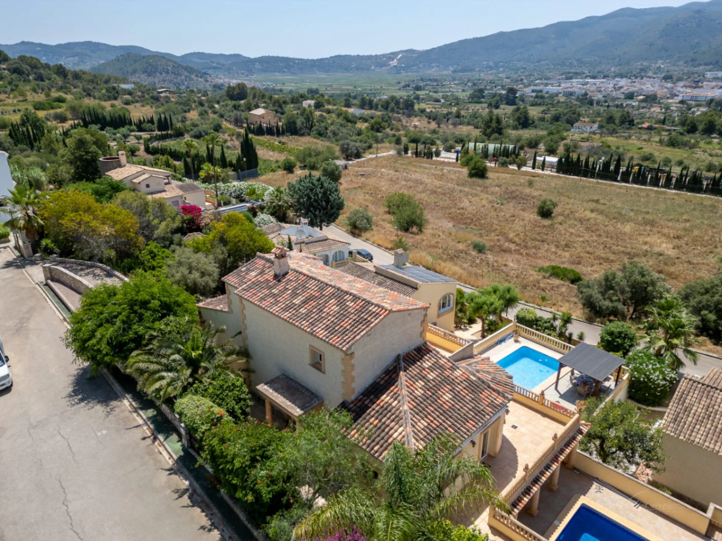 Villa for sale in Jalon: Unique, very private