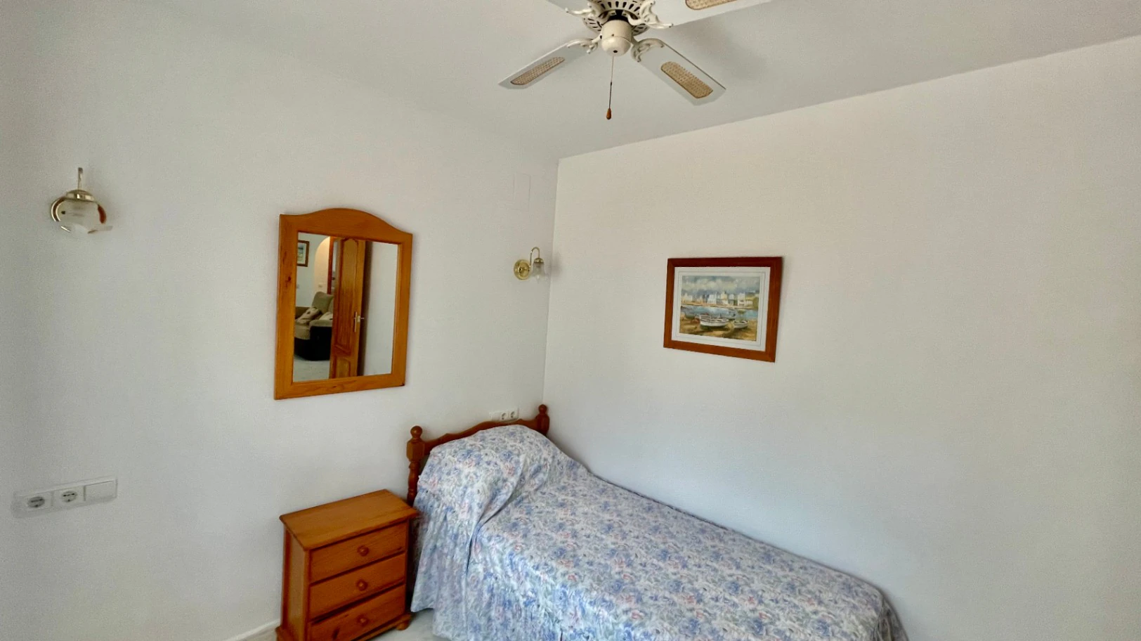Villa for sale in Alcalali: South-facing, private