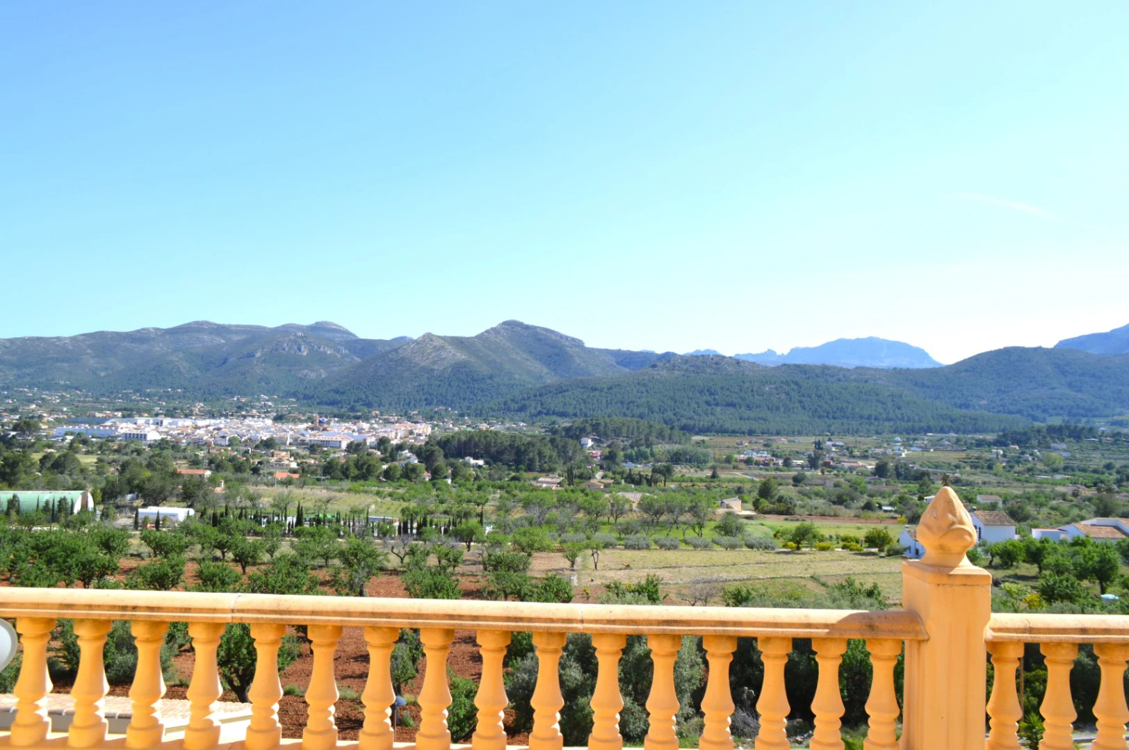 Villa for sale in Jalon: Unique, very private