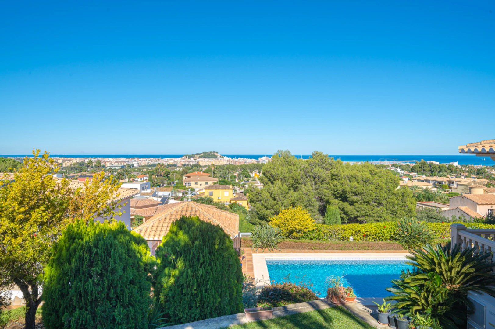 Villa for sale in Denia: Classic and elegant