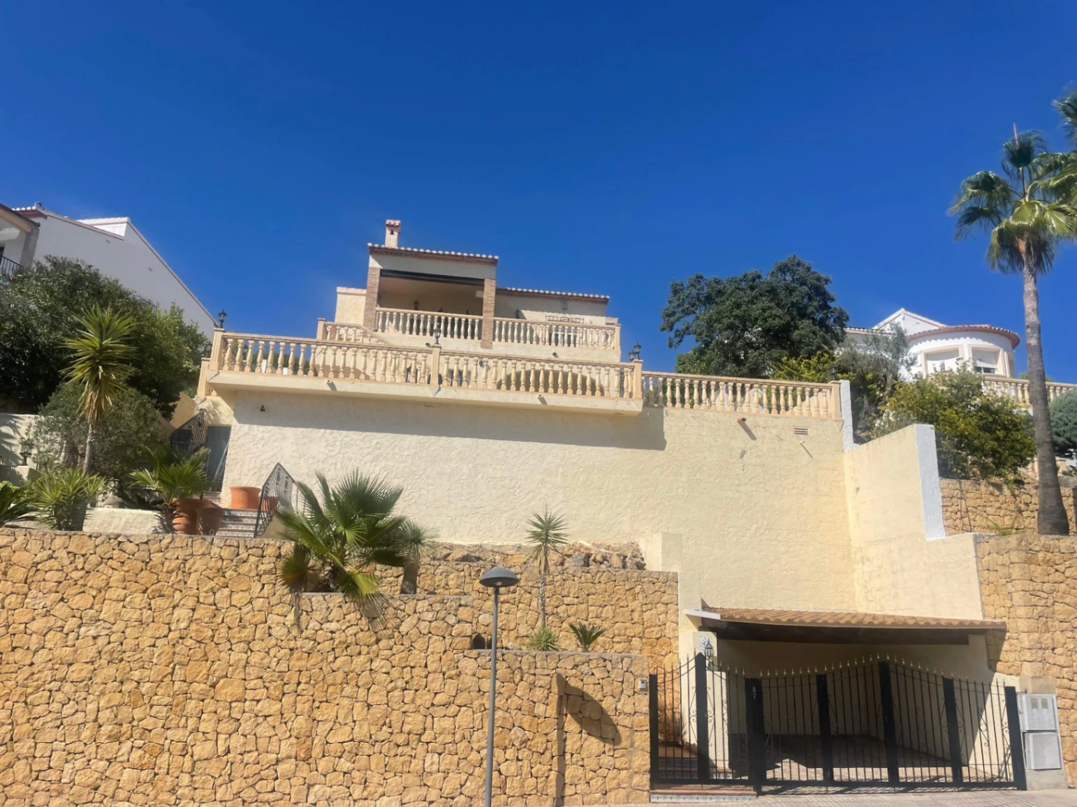 Villa for sale in Jalon: Spectacular, south-facing valley views