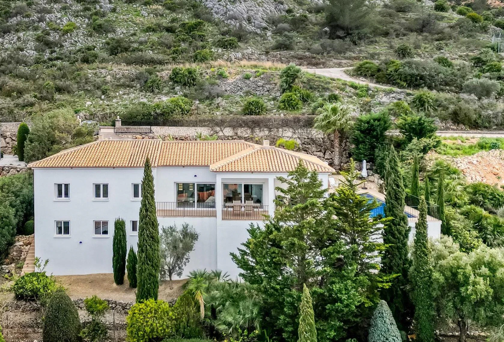Villa for sale in Rafol: Modern, with sea views