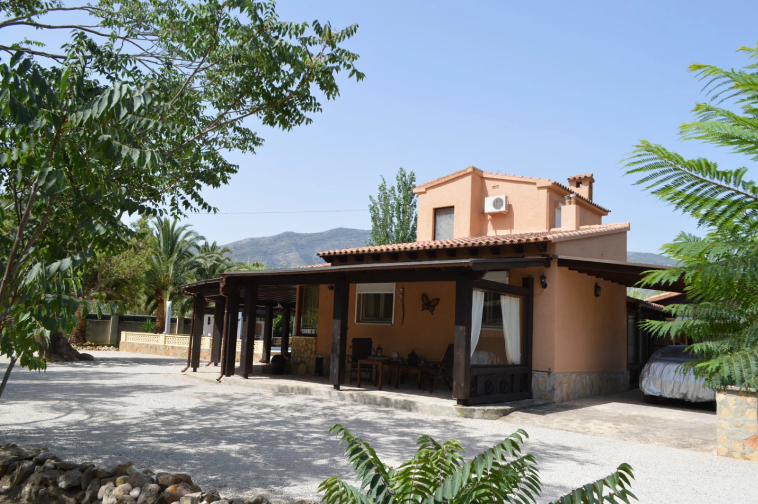 Villa for sale in Alcalali: Private, large south-facing plot, walking distance
