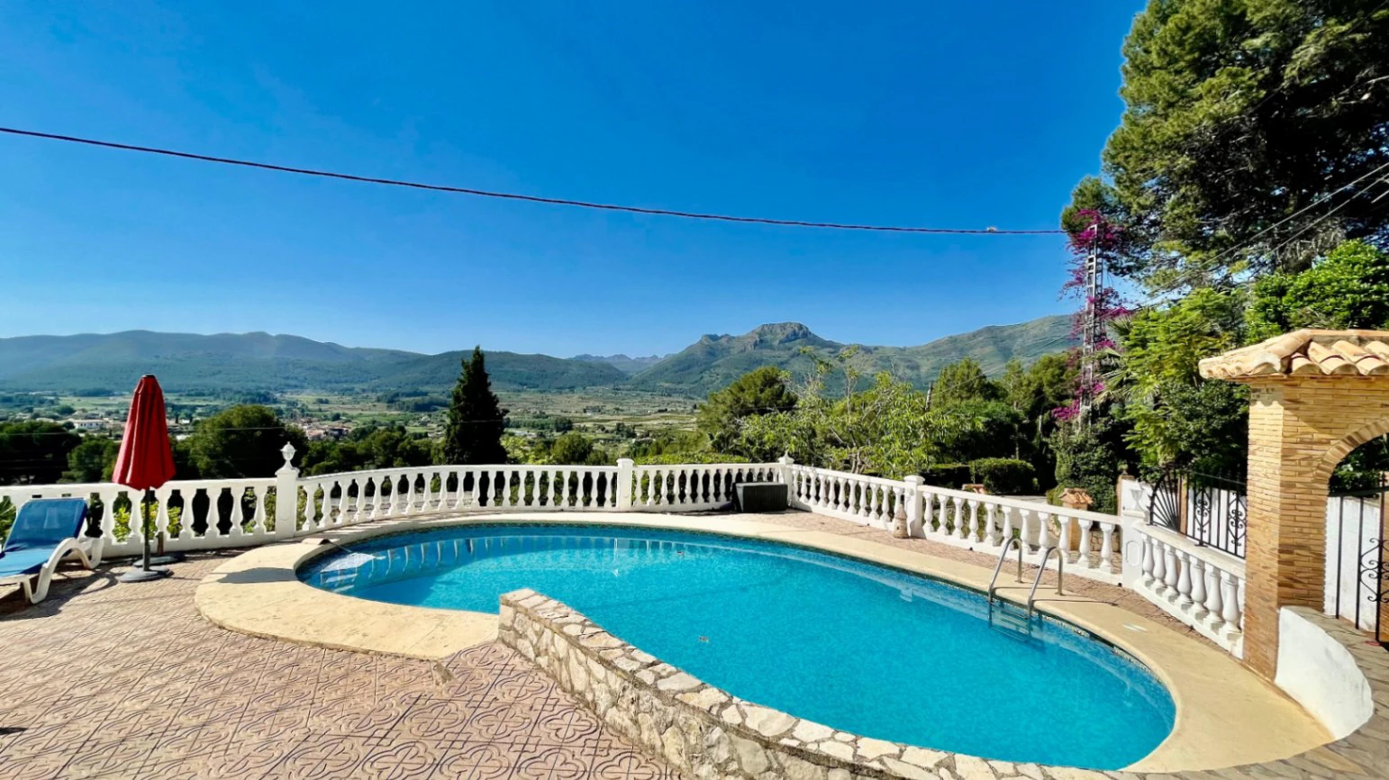 Villa te koop in Alcalali: Prachtig uitzicht op het zuiden
