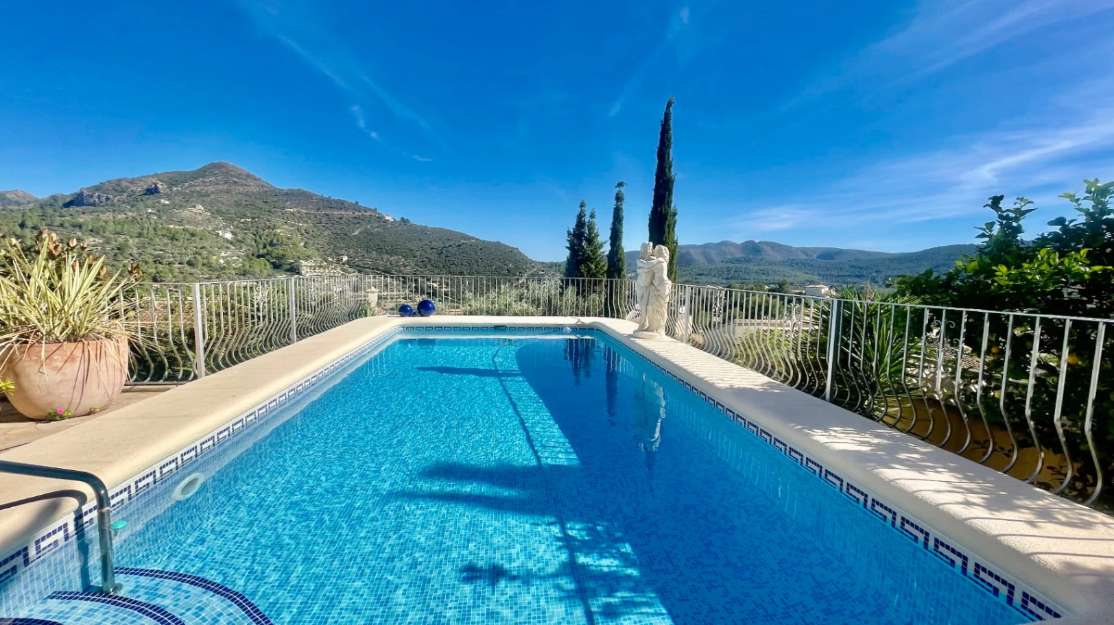 Villa for sale in Alcalali: Stunning views
