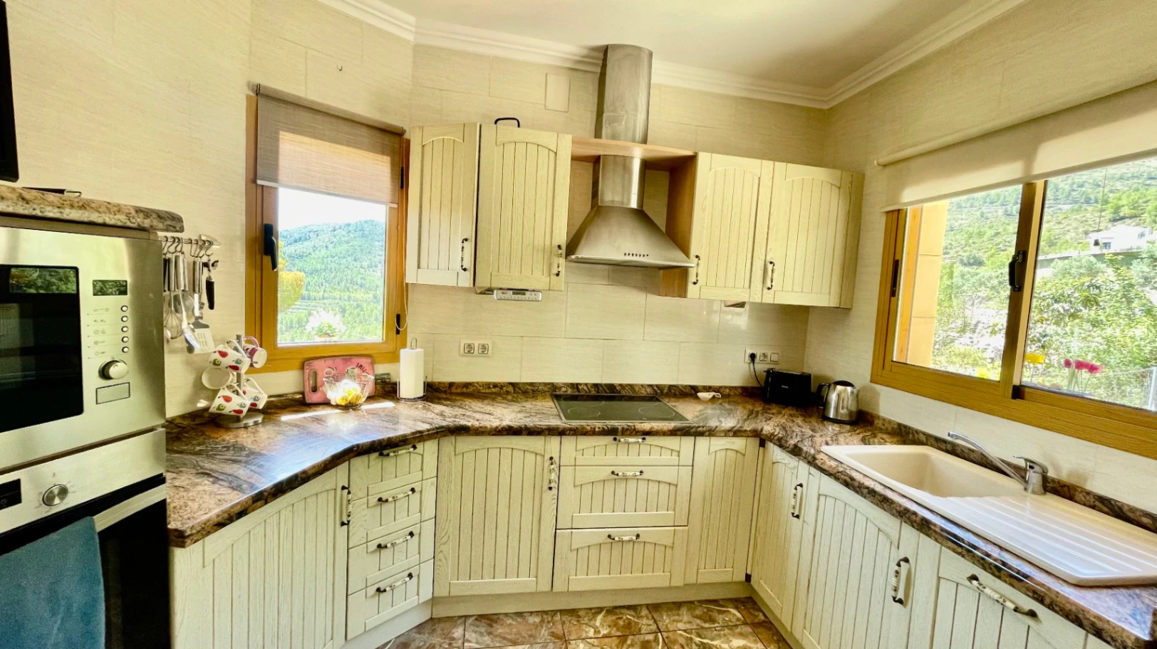 Villa for sale in Parcent: Private, corner plot