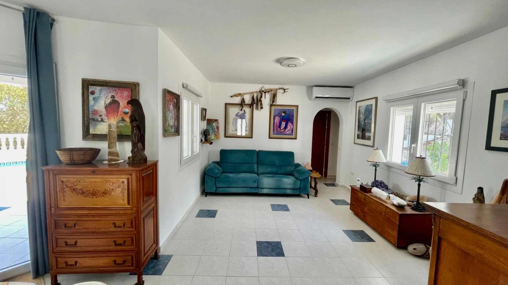 Villa for sale in Jalon: Immaculate, south-facing