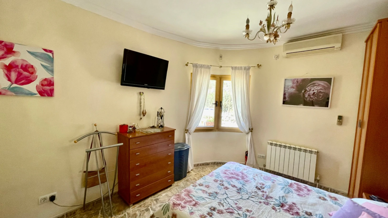 Villa for sale in Parcent: Private, corner plot