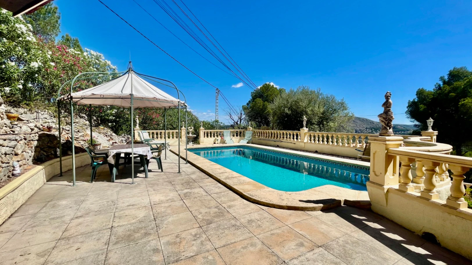 Villa for sale in Parcent: Private, corner plot