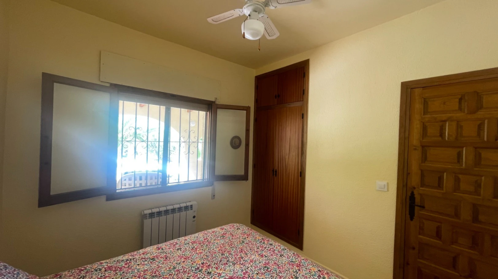 For sale in Parcent: Villa on a flat plot of 1346m2
