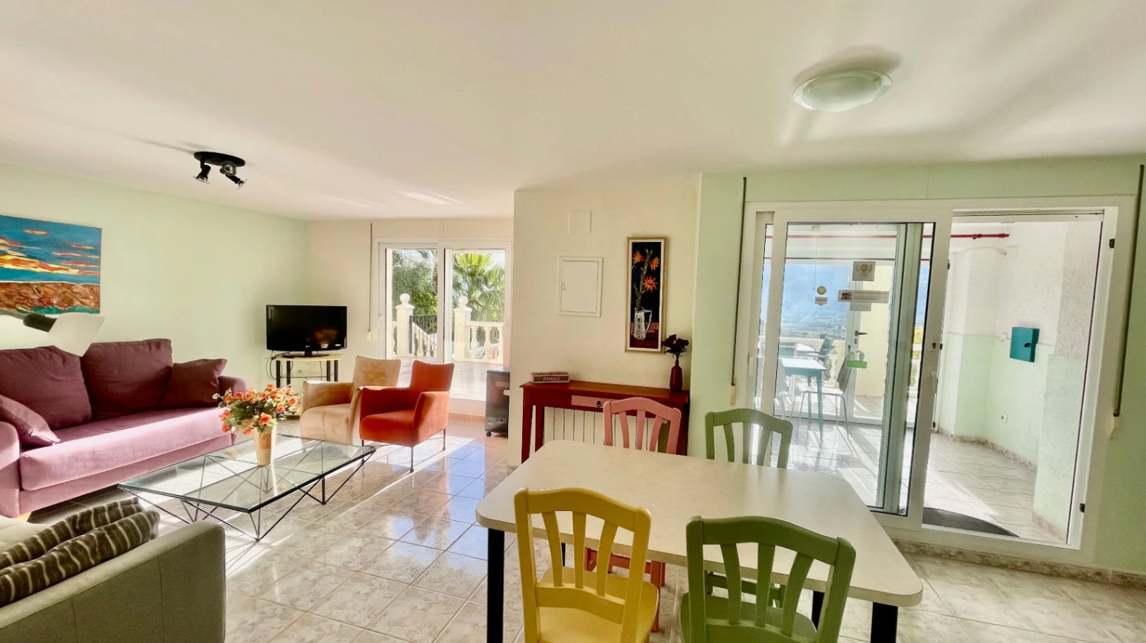 Villa for sale in Jalon: South-facing, separate guest apartment