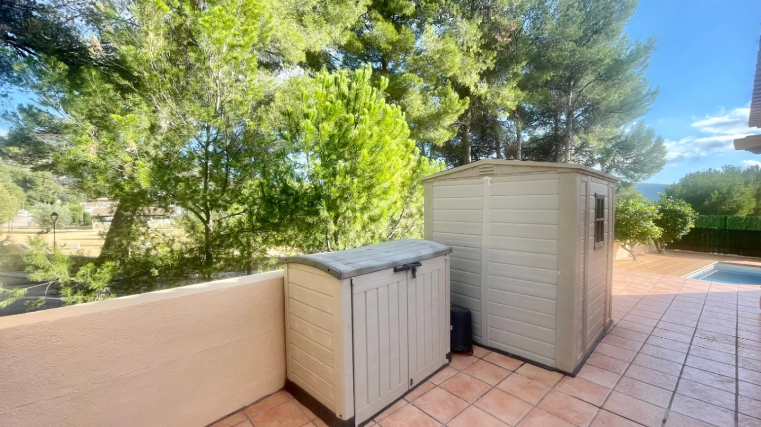 Villa for sale in Alcalali: South-facing, private
