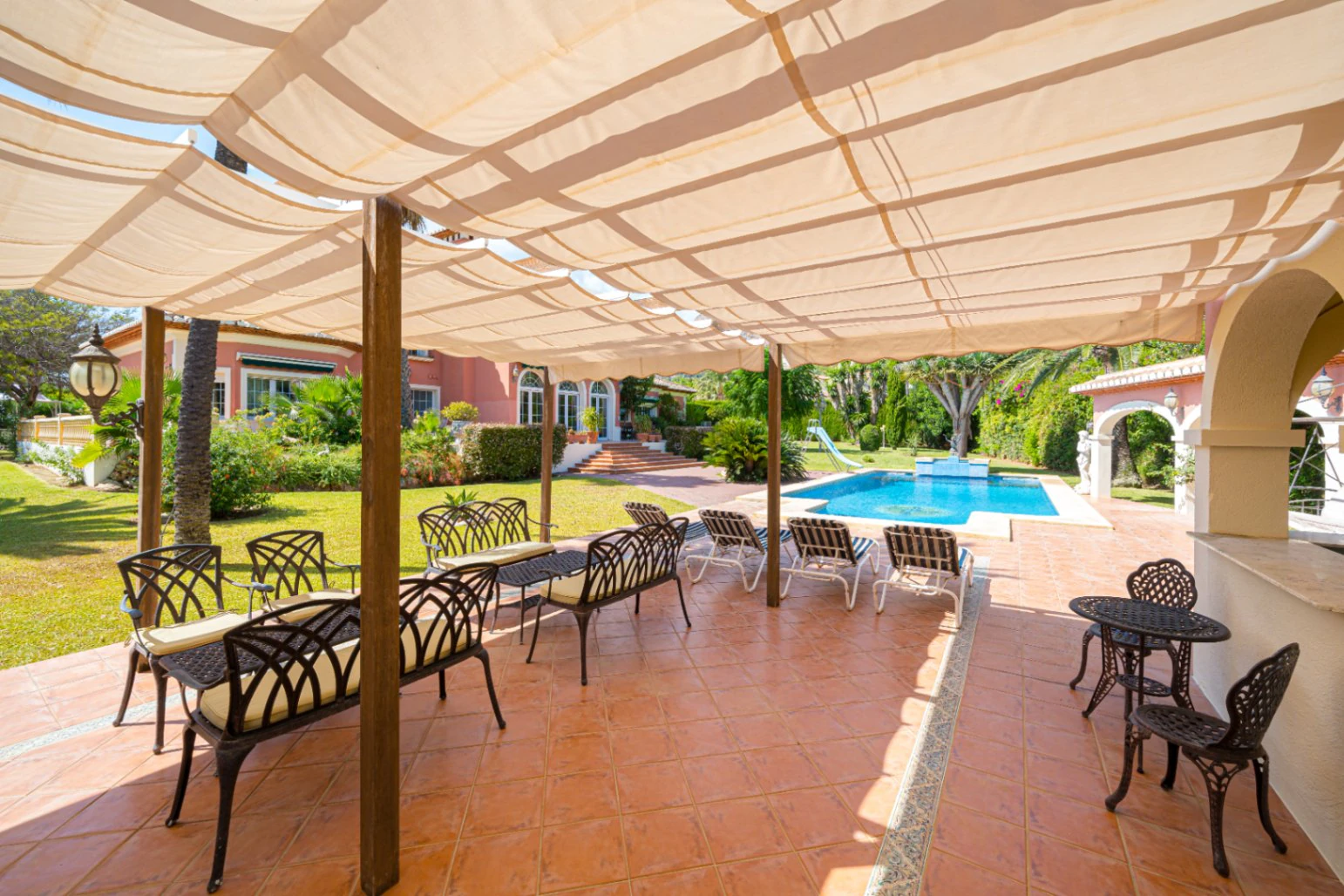 Villa te koop in Javea: Herenhuis op het zuiden