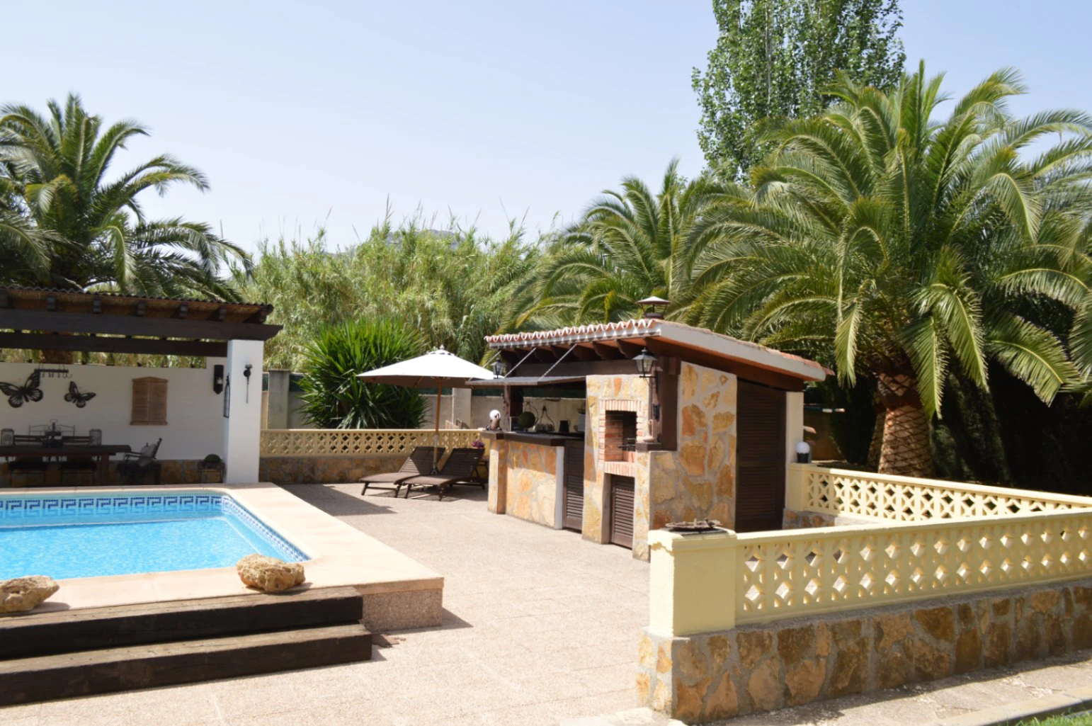 Villa for sale in Alcalali: Private, large south-facing plot, walking distance