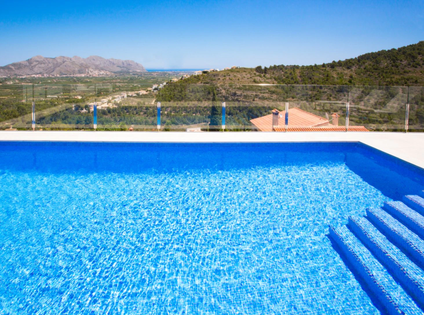 Villa for sale in Orba: Minimalist luxury, with fabulous views