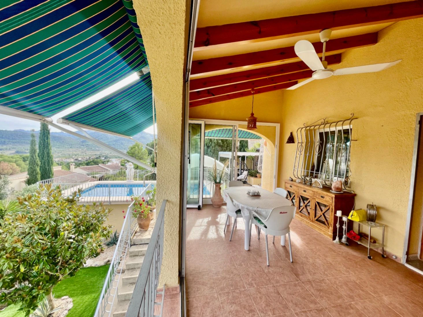 Villa for sale in Alcalali: Stunning views