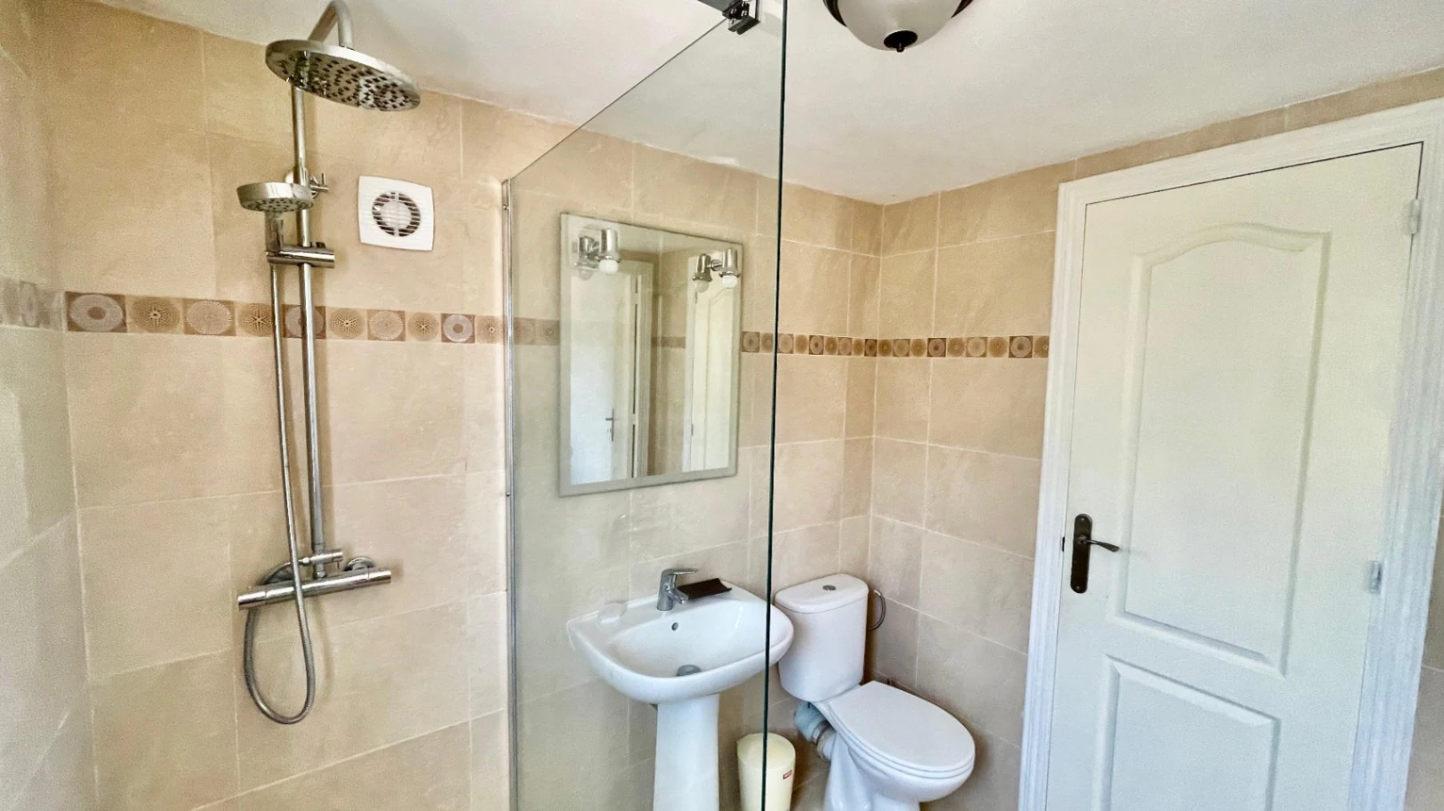 Villa for sale in Orba: Panoramic views, separate guest apartment