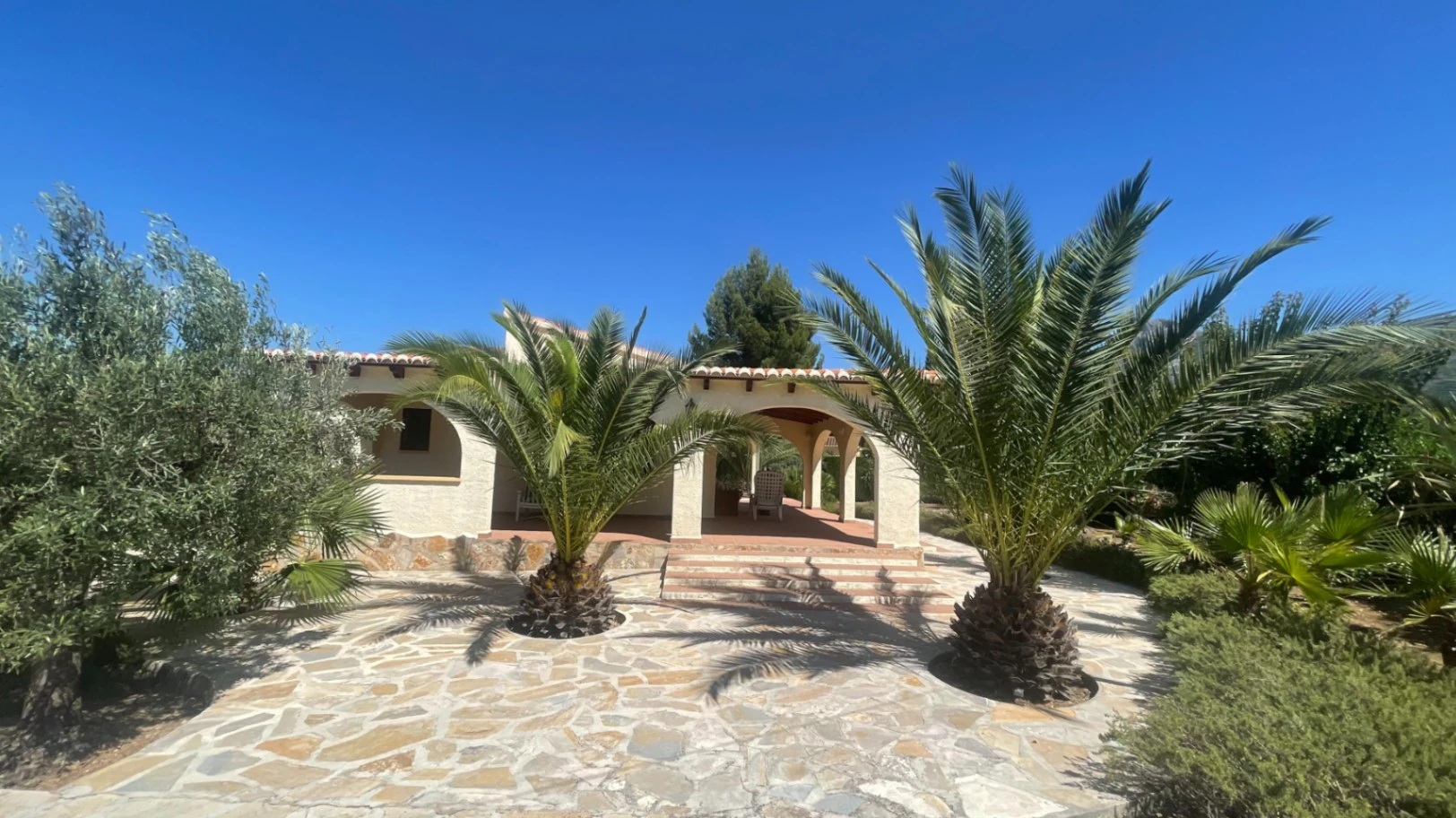 For sale in Parcent: Villa on a flat plot of 1346m2