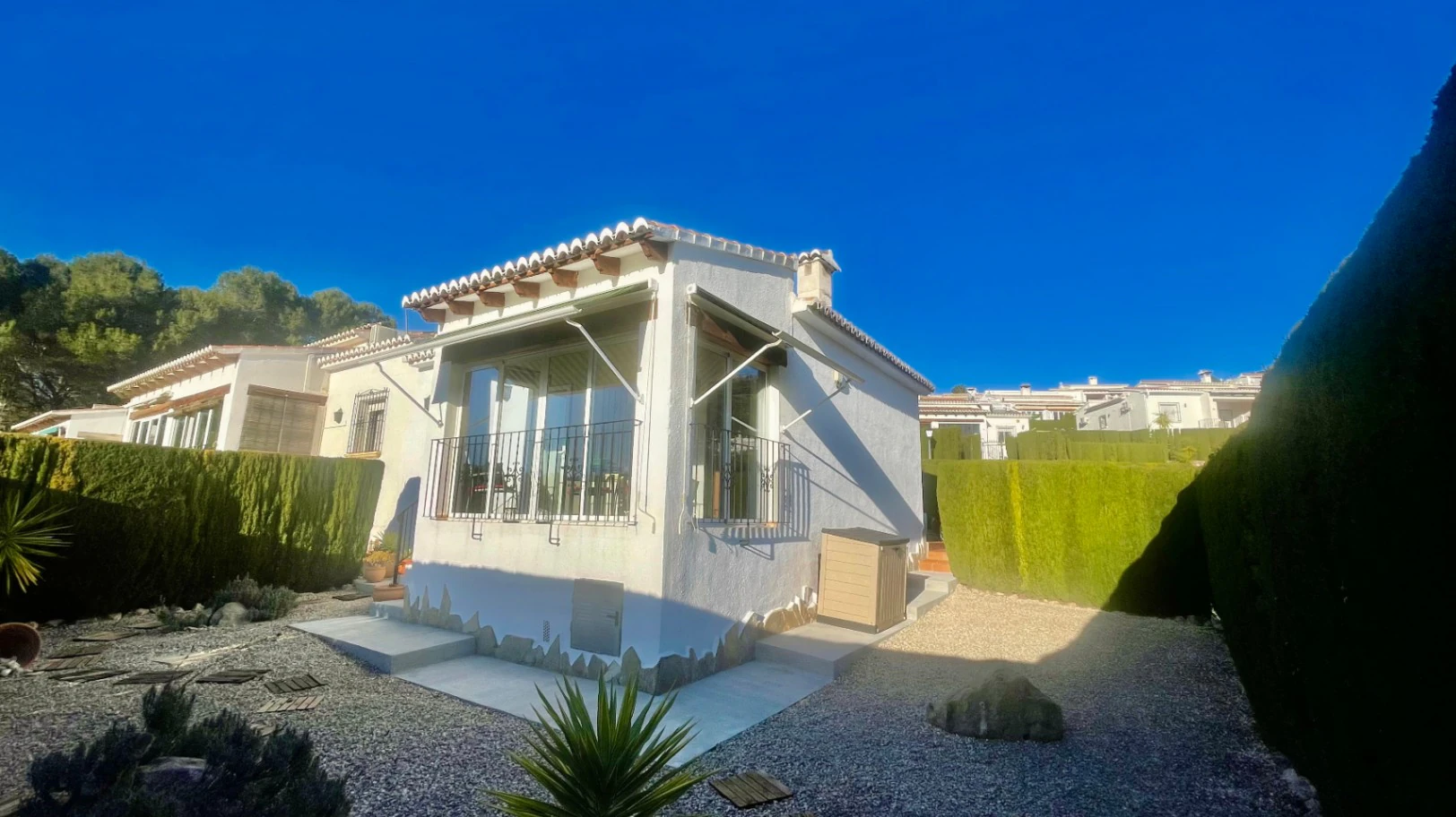 Halfvrijstaande bungalow te koop in Murla: Elegant, op hoekperceel