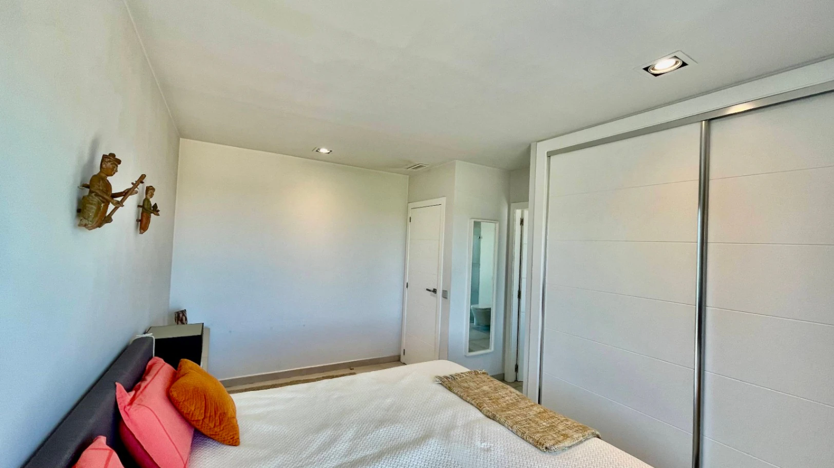 Villa for sale in Orba: Minimalist luxury, with fabulous views