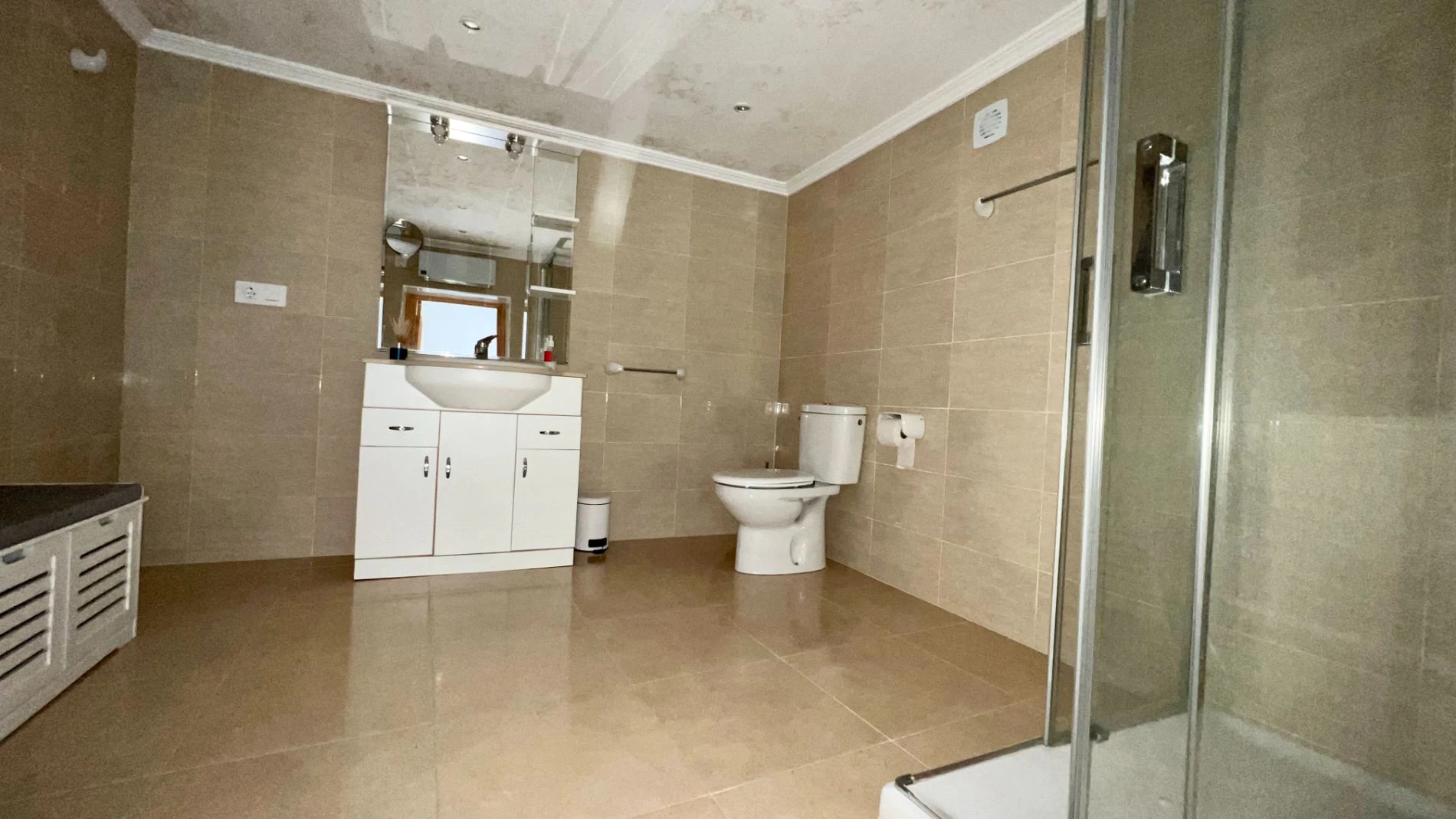 Villa for sale in Orba: Fabulous views, separate apartment